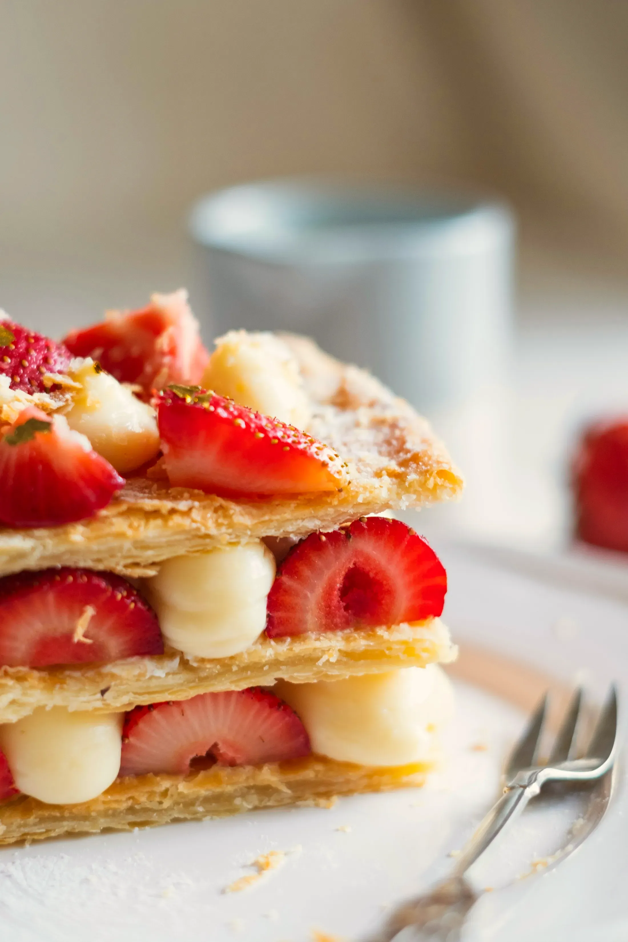 La millefoglie con le fragole e la crema, da vicino