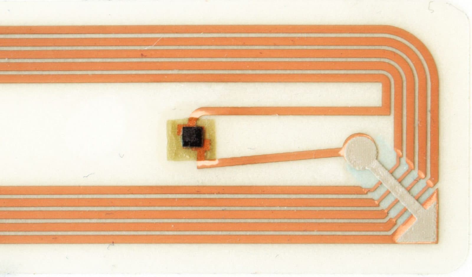 Antenna e chip di un tag NFC, come quello dentro il NODO MT.